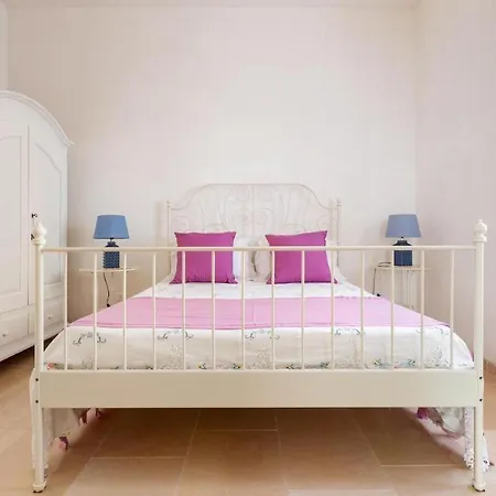 L' Angolo Di Dora بيت للعطل