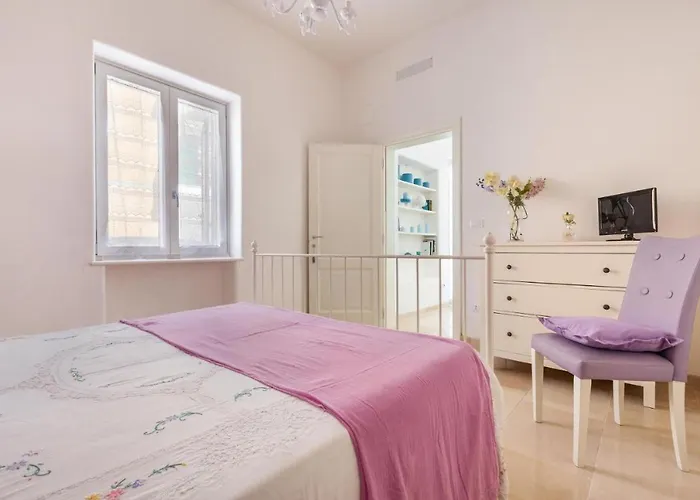 L' Angolo Di Dora Specchiolla