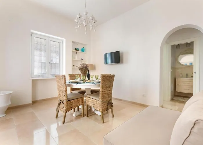 L' Angolo Di Dora Tatil Evi *